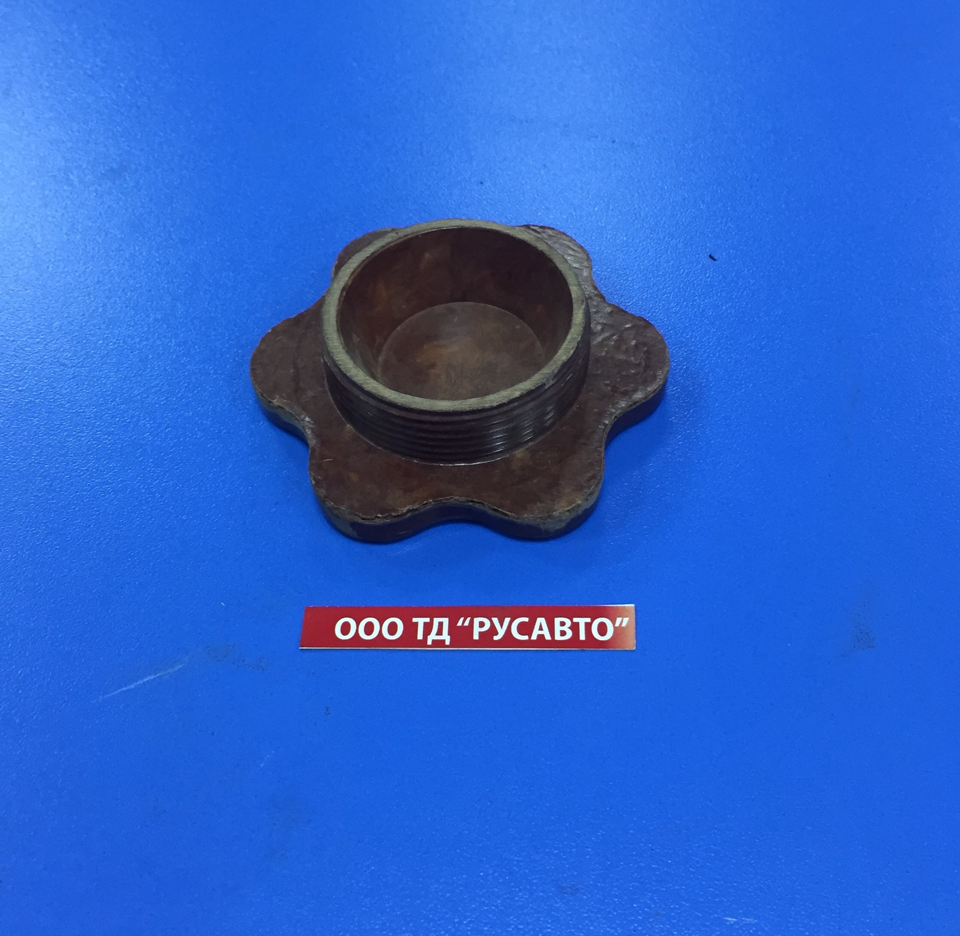 Крышка маслозаливной горловины КАМАЗ текстолитовая 5320-1311103-01 (ОАО Автоагрегат г. Ливны)